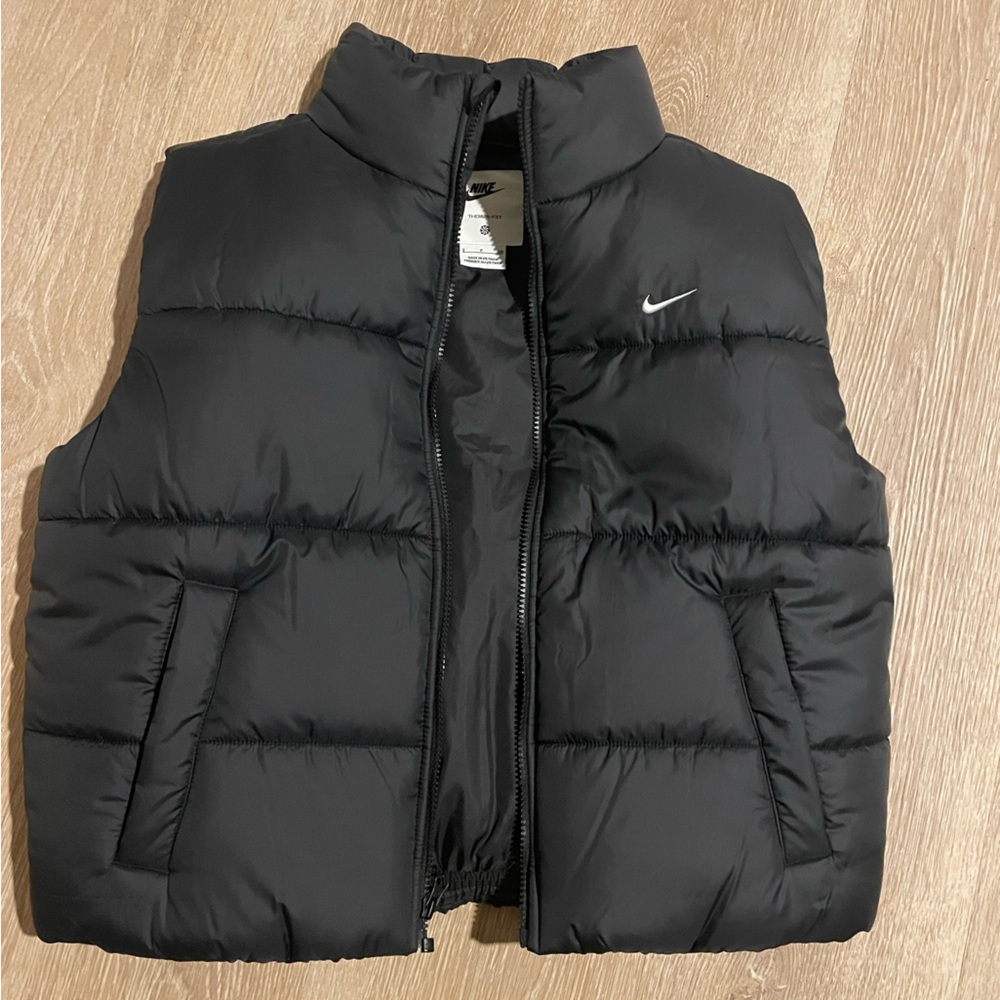 Nike women's therma fit loose puffer vest. size small. black. - Picture 6 of 7